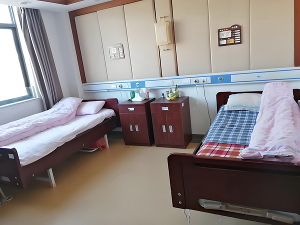腹黑王爷下堂妃：我不倾城谁倾城